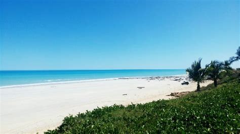 Exploring a NUDE BEACH in Broome, Australia I Cable Beach